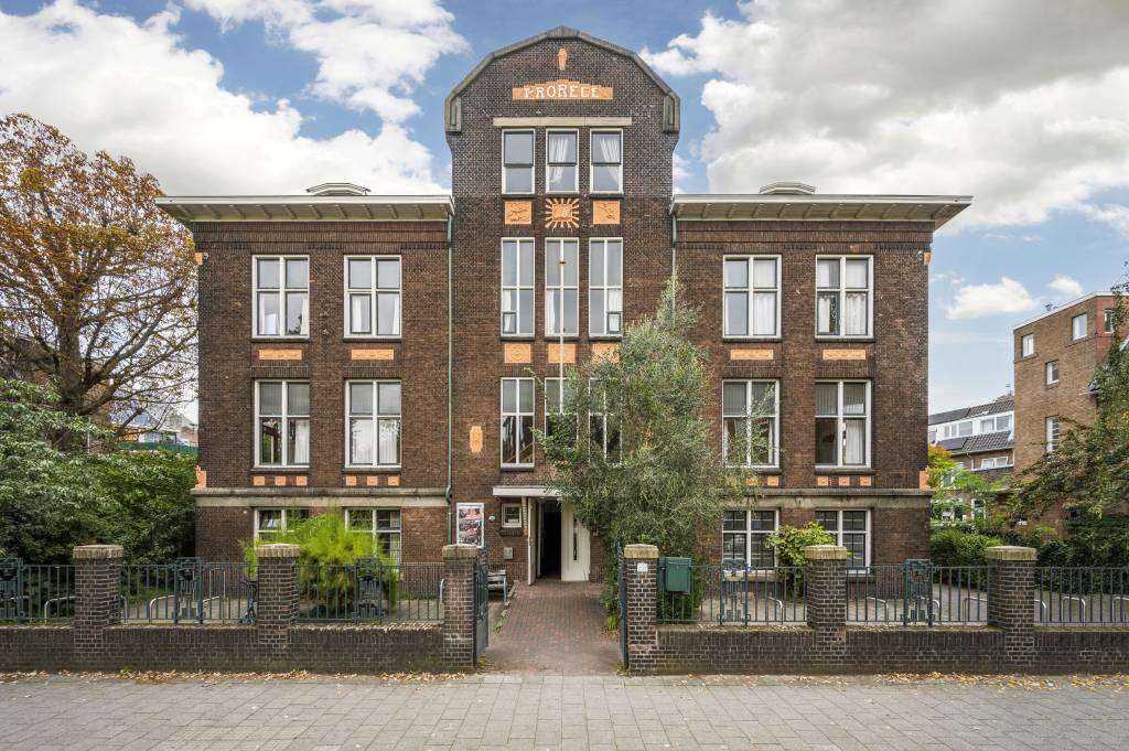 Pro Rege Kralingen | Exclusieve appartementen aan de Oudedijk De monumentale gevel van Pro Rege aan de Oudedijk in Kralingen